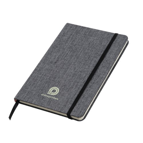 Quaderno grigio con chiusura elastica e segnalibro a nastro.