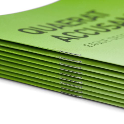 Brochure in carta ecologica/naturale con rilegatura a punto metallico.