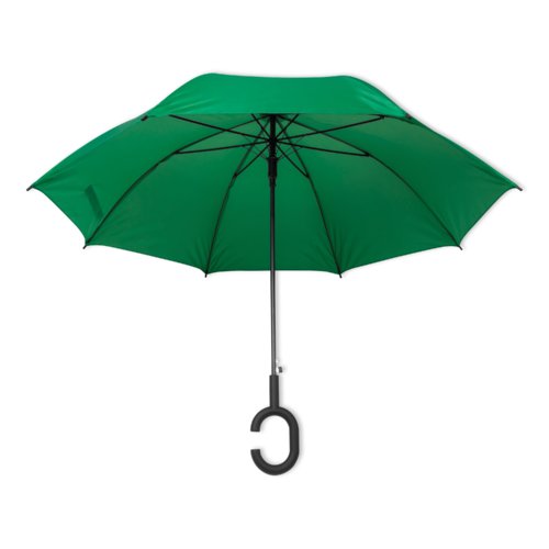 Ombrello verde con manico speciale.