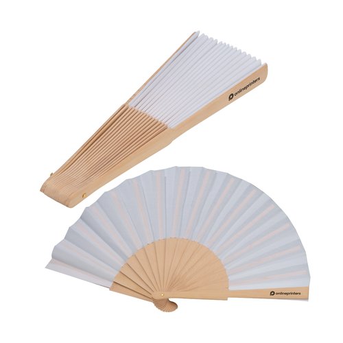 Ventaglio di carta con manico in legno.