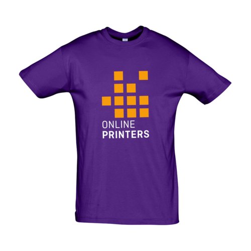 T-shirt in cotone viola scuro con maniche corte.