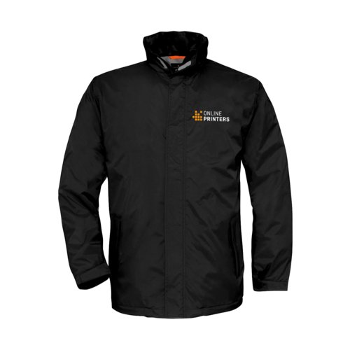 Giacca nera in materiale idrorepellente con cappuccio.
