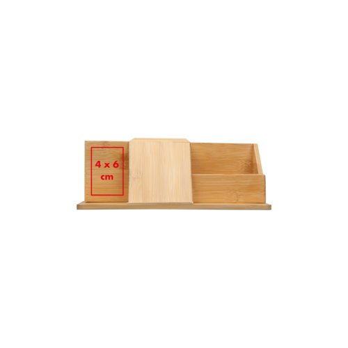 Organizzatore da scrivania in legno con scomparti multipli.