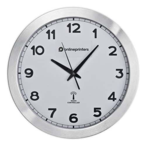 Orologio da parete in metallo con visualizzazione analogica dell'ora.
