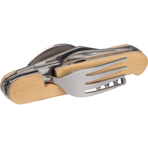 Posate da campeggio beige in bambù e metallo con vari utensili.