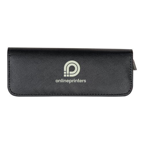 Astuccio nero in similpelle con cerniera.