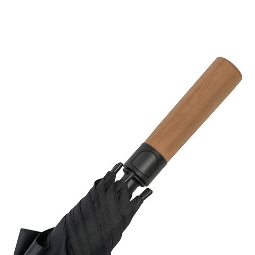 Ombrello nero con manico in legno e meccanismo di apertura manuale.