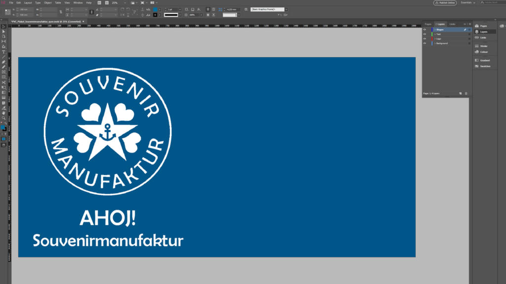 Interfaccia di progettazione grafica blu che mostra un logo circolare bianco con un fiore e il testo SOUVENIR MANUFAKTUR. In basso, AHO! e Souvenirmanufaktur appaiono in bianco, ricordando gli stili dei banner pubblicitari. La barra degli strumenti e i controlli del software di progettazione incorniciano i bordi.