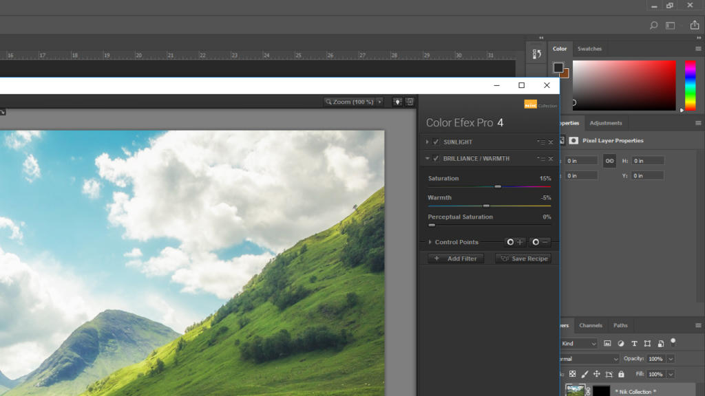 Uno schermo di computer mostra un programma di editing delle immagini, potenziato dagli strumenti di Google Nik Collection. La finestra principale mostra un paesaggio con colline verdi e un cielo nuvoloso, mentre i cursori di regolazione per saturazione e calore sono ben visibili sul lato destro.