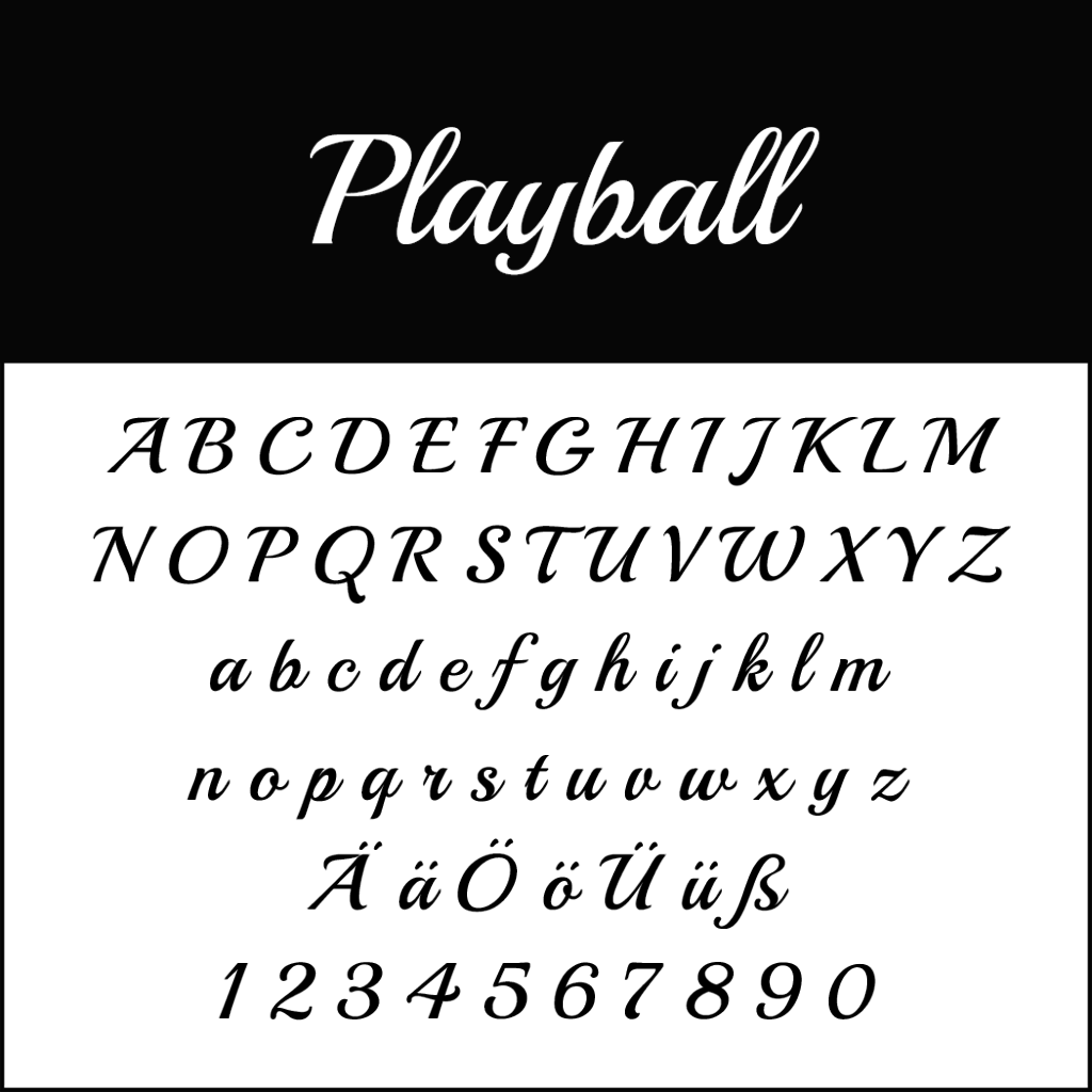 Una scheda campione di font che mostra il font vintage, Playball, in elegante corsivo in alto. Sotto ci sono gli alfabeti maiuscoli e minuscoli, i caratteri accentati e i numeri da 0 a 9, tutti presentati nell'affascinante stile Playball.