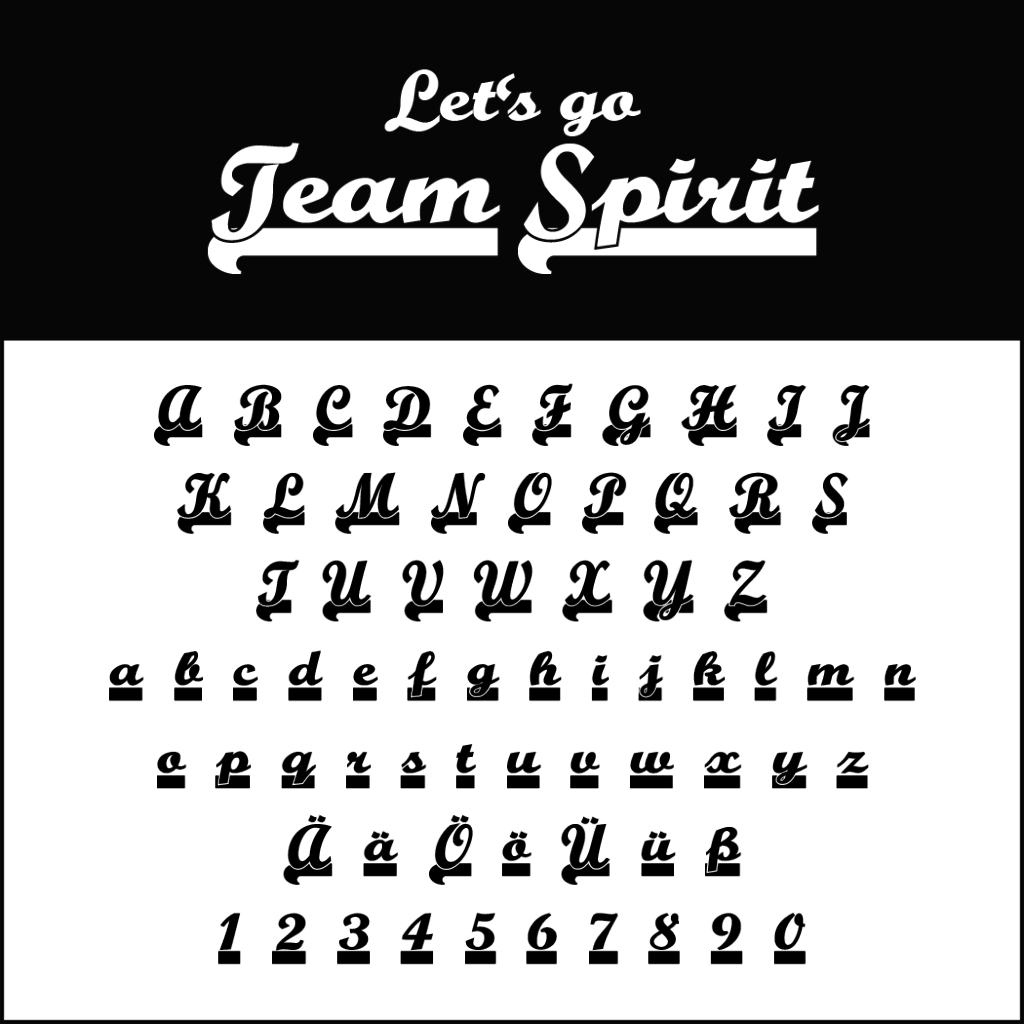 L'immagine mostra un display di font vintage in bianco e nero. In alto, c'è scritto Let's go Team Spirit in una scrittura stilizzata. Sotto ci sono alfabeti maiuscoli e minuscoli, caratteri speciali e numeri, tutti resi nello stesso stile di font decorativo.