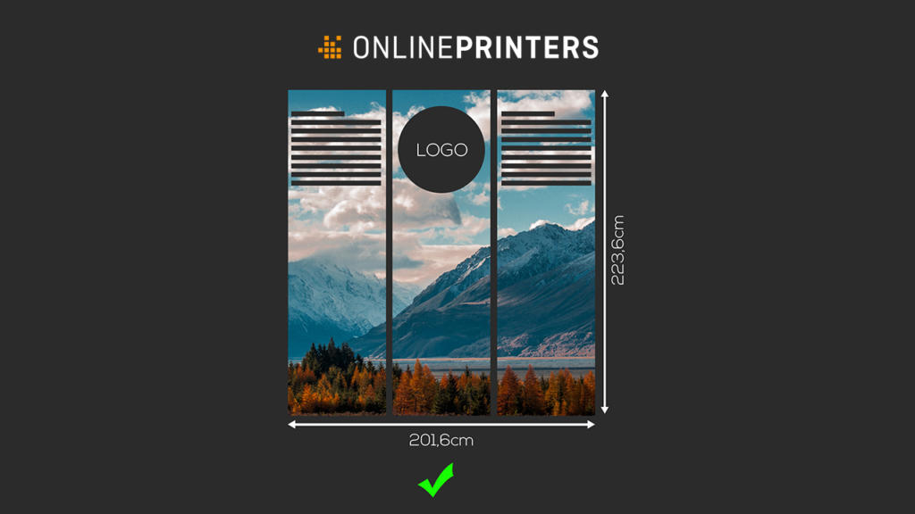 Una torre pop-up mostra un'immagine mozzafiato di un paesaggio di montagne e foreste, divisa in tre pannelli. Le dimensioni sono 201,6 cm di larghezza per 283,6 cm di altezza, con ONLINEPRINTERS e LOGO elegantemente esposti su uno sfondo scuro.