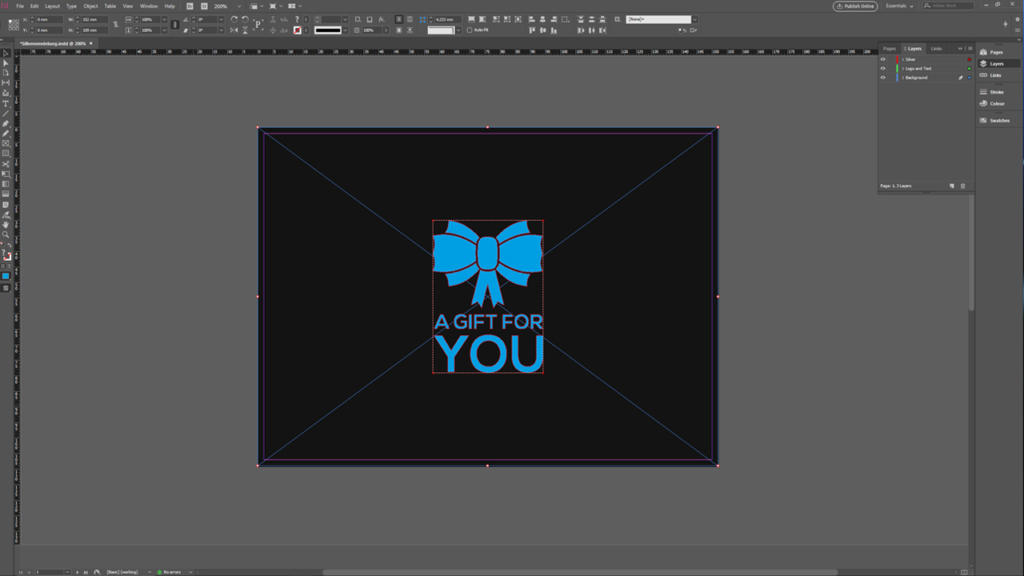 Screenshot di un'interfaccia software di progettazione grafica che mostra un rettangolo nero decorato con un fiocco blu e il testo A GIFT FOR YOU al centro. Sono visibili varie barre degli strumenti e pannelli come livelli e proprietà, che evidenziano le opzioni per gli effetti stampa argento.