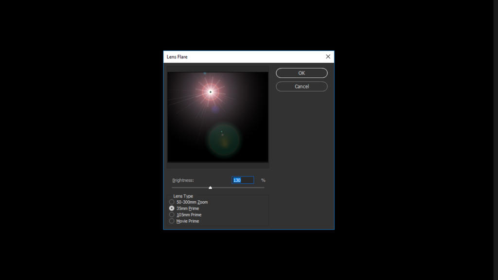 Screenshot di una finestra software intitolata Lens Flare che mostra l'effetto riflesso lente. Include un'anteprima con effetti di luce intensa e impostazioni. Le opzioni per il tipo di obiettivo sono 50-300mm Zoom, 35mm Prime e 105mm Prime. I pulsanti per OK e Annulla sono sulla destra.