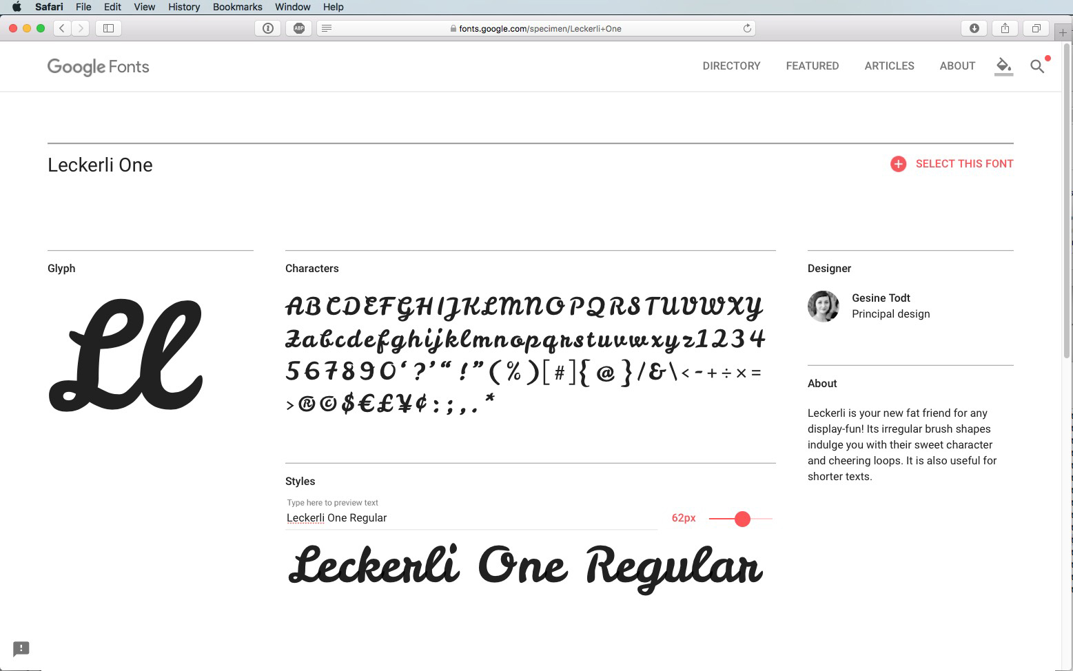 Screenshot di una pagina web che mostra il font Leckerli One script su Google Fonts. Mostra l'intero set di caratteri in stile corsivo e include opzioni per regolare le dimensioni. Il nome del designer e una breve descrizione del font sono visibili sulla destra.