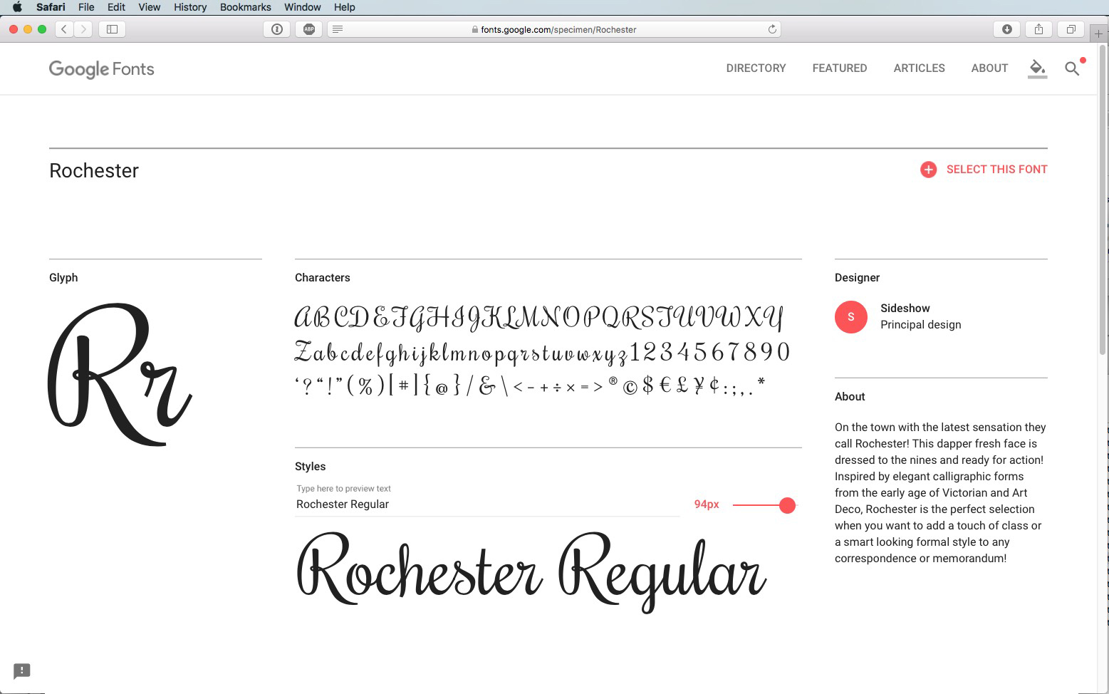 Screenshot del sito web di Google Fonts che mostra il font Rochester script. Include esempi di lettere, numeri e simboli in questo elegante carattere, con opzioni di regolazione per stile e dimensione. La pagina presenta sezioni per glifi, stili e dettagli del designer.