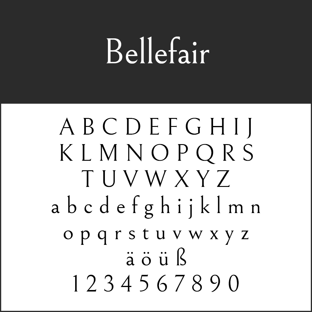 Visualizzazione del carattere per Bellefair con stili serifenschriften con lettere maiuscole dalla A alla Z, lettere minuscole dalla a alla z, caratteri speciali ä, ö, ü, ß e numeri da 0 a 9 su uno sfondo sorprendente diviso in bianco e nero.