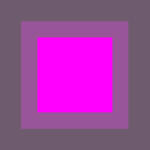 Un quadrato rosa brillante è centrato su uno sfondo grigio scuro. Attorno al quadrato rosa c'è una fascia di viola tenue, creando un effetto quadrato a strati con tre fasce distinte di colore.